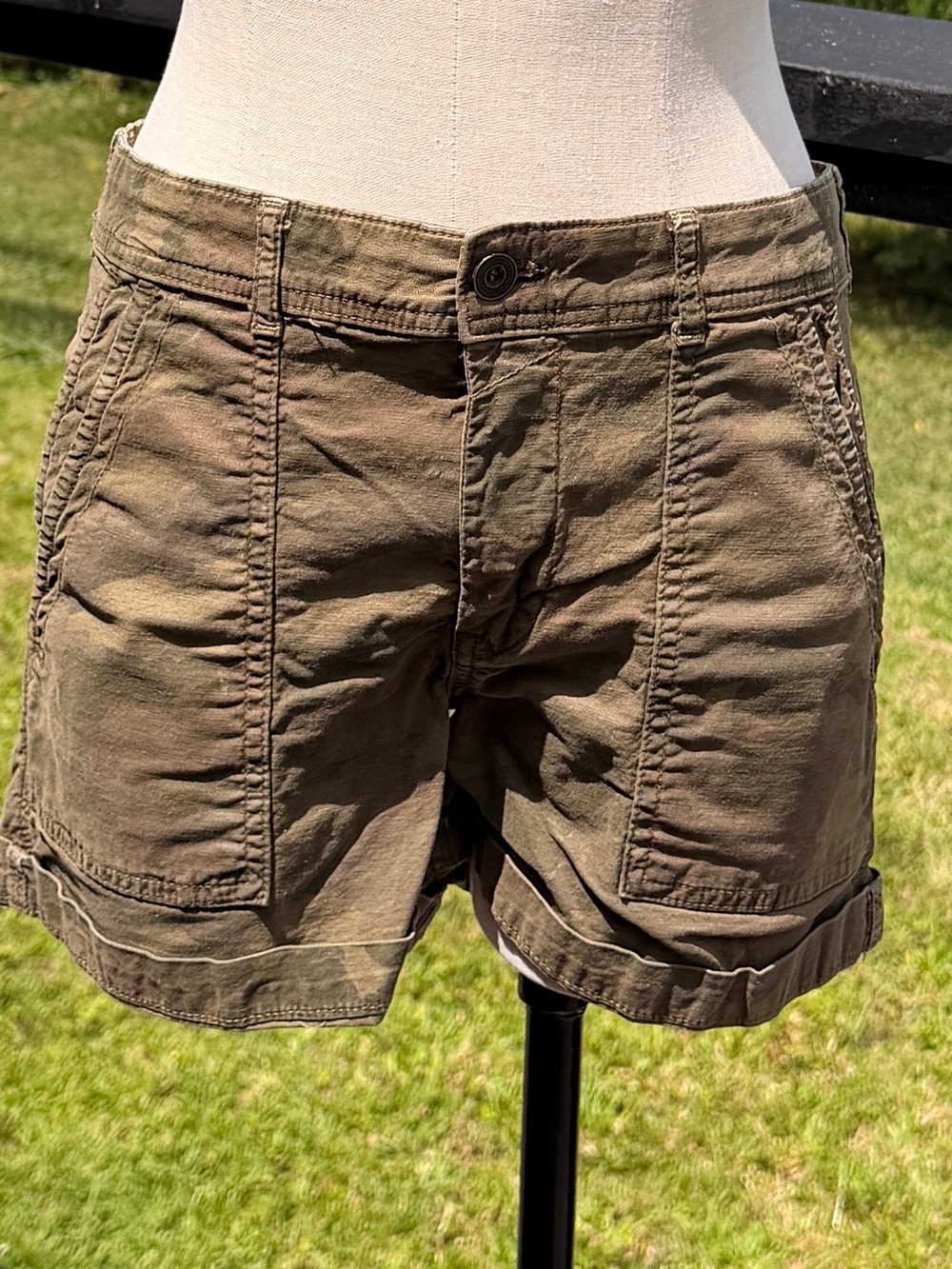The Wanderer Olive Camo Cargo Shorts Cuffed Hem Size Medium